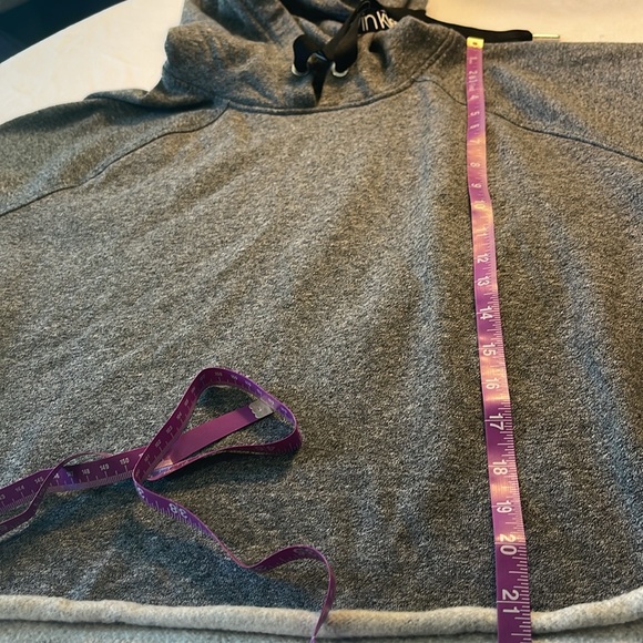 Calvin Klein, gray hoodie… XL… textured cord pull strings… Raglin style…CUTE! - Picture 6 of 8